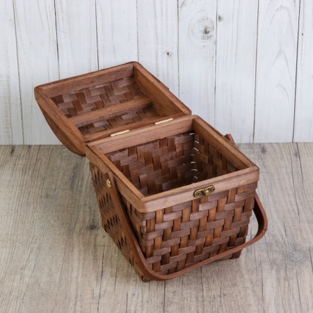 Stamnka chest, with a lock, 16 × 16 × 25 cm, veneer-1
