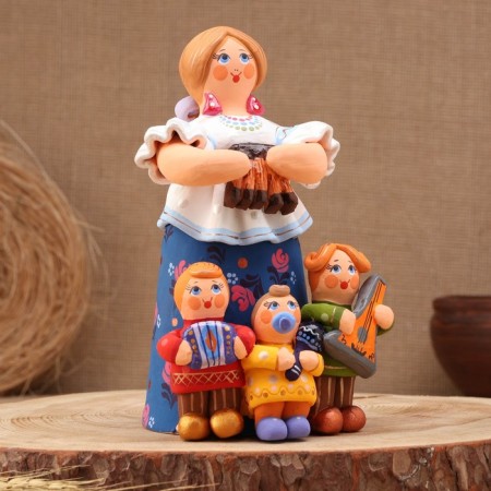 Kovrovsky toy "Baryshnya with children", ceramics