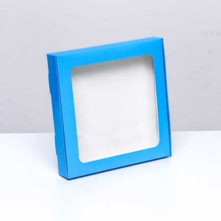 Self -charged box, with a blue window, 19 x 19 x 3 cm