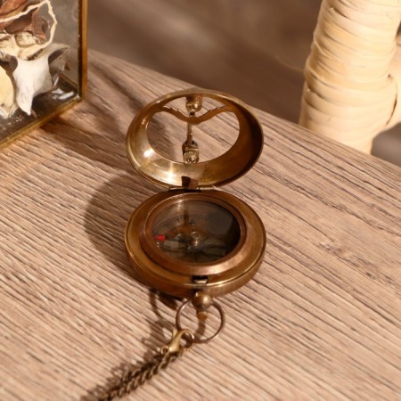 Compass with sunny clock "Antik" brass, on a chain of 5 cm-2