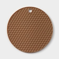 Silicon-based mat for hot, d = 140 mm, thickness = 3.5 mm, beige