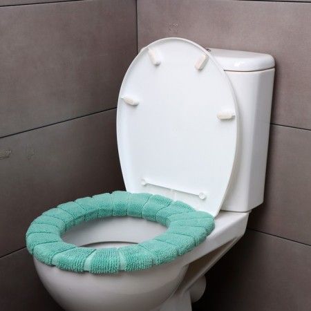 Soft cover on the lid and seat of the toilet (green)