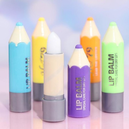 Lip balm is colorless, a mix of flowers and aromas-1