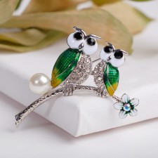 Brooch 