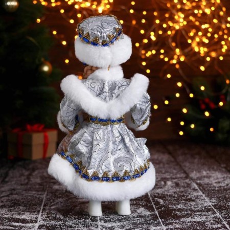 Snow Maiden "in a magnificent fur coat" with blue jewelry, 14x30 cm-2