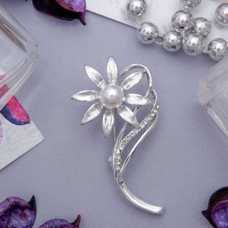 Brooch "Flower" Margarita, white color in silver