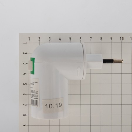 Listener for mounting in a plug-in network socket adapter basement AC 220V-E14 C-5