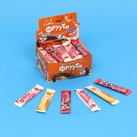 Chewing candy "Futti" with the taste of cherry-shocoda, iris nicks, strawberries, 10 g