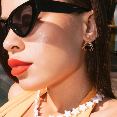 Emall earrings "crayfish", black and white color in gold-2