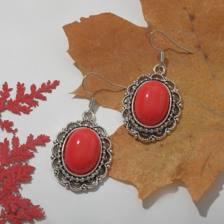 Earrings "Nuttel" oval in a border, red color in black silver