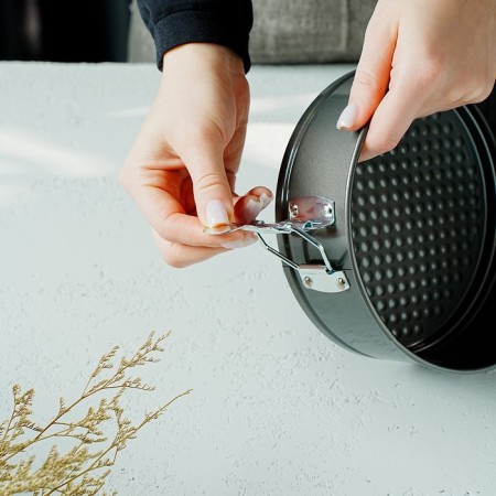 The form for baking the share "Elin. Circle ", d = 18 cm, removable bottom, anti -stick coating, black color-4