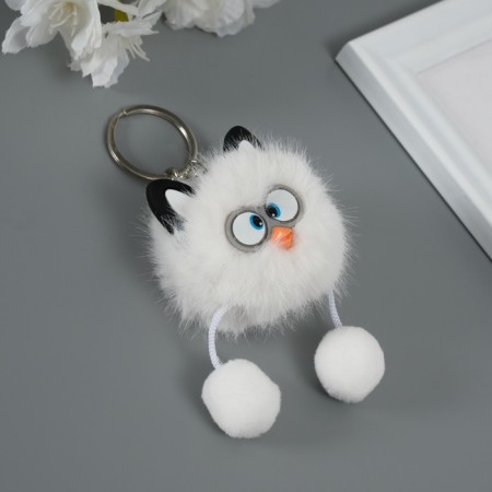 Fluffy on the ring "oblique eyes" white 9.5x6x6 cm-2