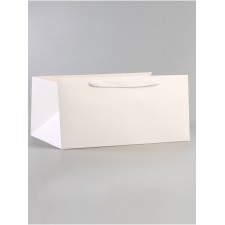 A packet for a cake, with a wide bottom of 40 x 40 x 19.5 cm, white