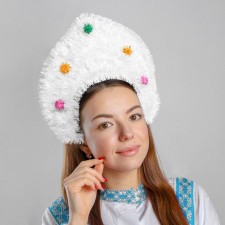 Kokoshnik on the rim 