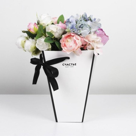 Box for flowers on the tapes "Chanel", 17 x 25 x 9 cm