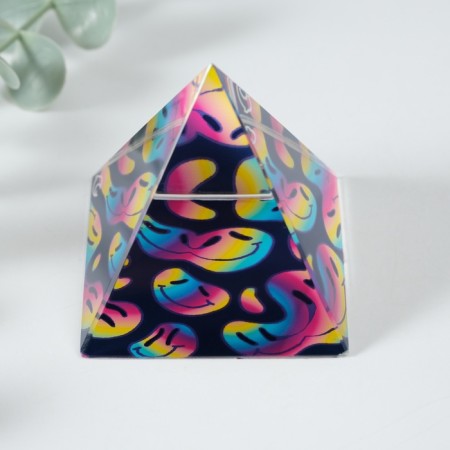 Souvenir glass pyramid "Smiles" 6x6x6 cm-2