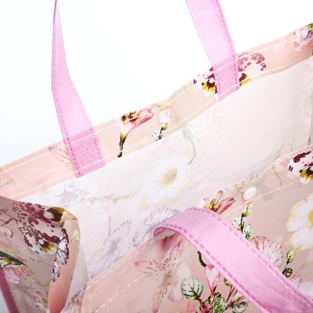 The bag is economic on the button, the color is pink-2