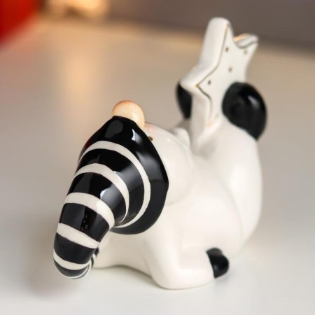 Souvenir Ceramics "Grandfather Frost, black striped cap, large star" 9,5x6.4x12.4 cm-3