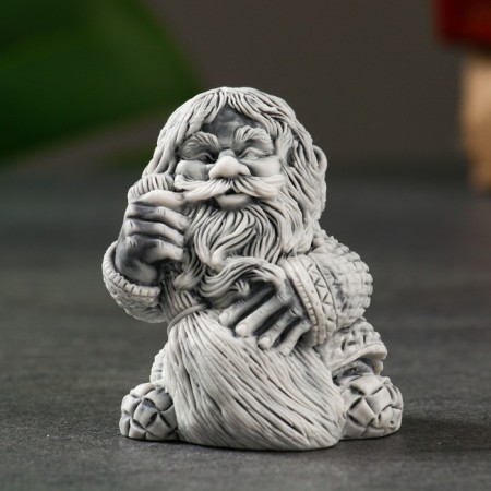 Souvenir "Brownie with a broom" 6.5cm-1