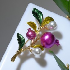 Brooch 