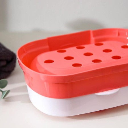 The soap dish is plastic with a lid, 11.5 × 8.5 × 4.5 cm, color mix-4