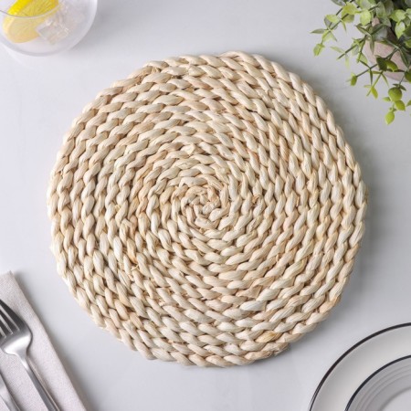 Serving napkin on the table "Kosichka", d = 25 cm, weaved
