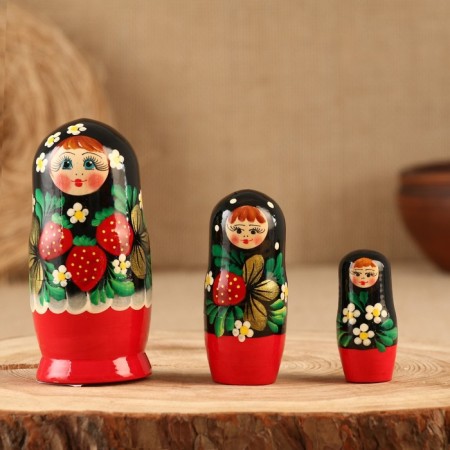 Nesting doll "strawberry", yellow dress, 3 puppet, 10 cm-2