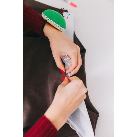 Needle on the hand, d = 8 cm, green color-3