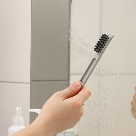 The Raccoon "compact" tweezer, abrasive detergent, additional brush in the handle, TPR.-3