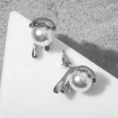 Earrings with pearls "melting", white color in silver-1
