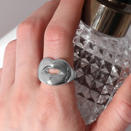 Ring "Kiss", the color of silver, dimensionless-1