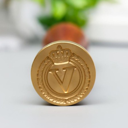 Printing for wax with a wooden handle "Crown with the letter V" 9x2.5x2.5 cm-1
