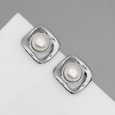 Earrings with pearls 
