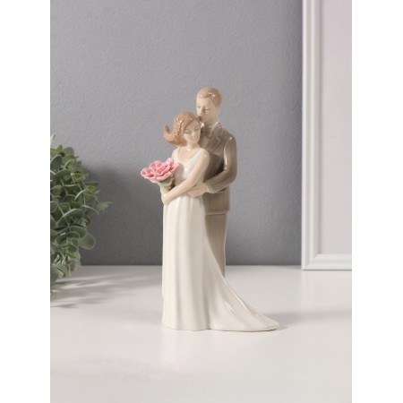 Souvenir Ceramics "The groom hugs the bride with the flower" 5x10.8x21 cm