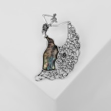 Brooch 