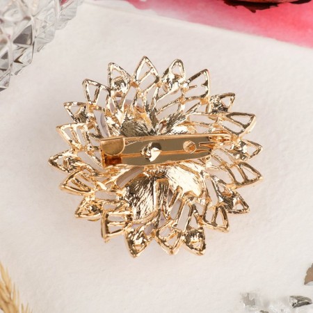 Brooch "Butterfly" on the flower, the color is white-red in gold-2