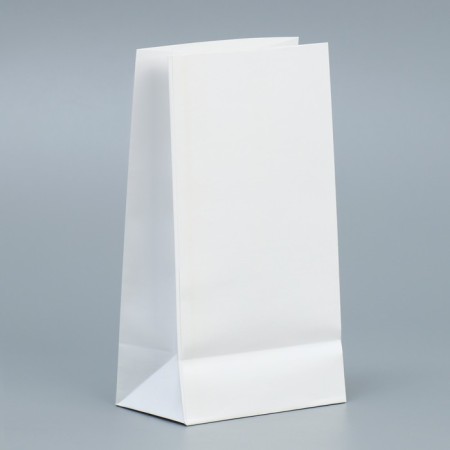 A package without handles “Happy New Year”, white, with embossing, 10 x 19.5 x 7 cm, New Year-3