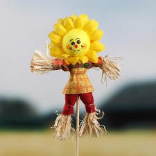 The garden scarecrow 