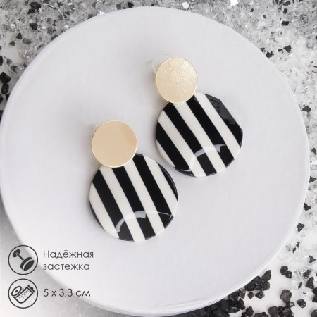 Earrings Assorted "ladies" parallels, black and white color in gold