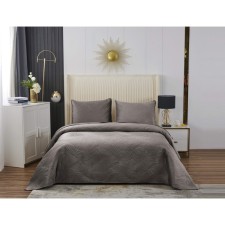 The bedspread and pillowcase 