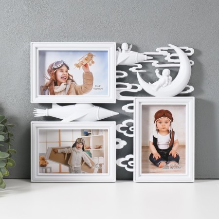 Photo frame plastic in 3 photos 10x15 cm "Cosmonaut on the Moon" White 1.5x32.8x28 cm