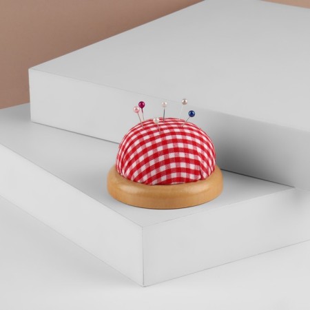 Needle "Circle", on a wooden substrate, d = 7 cm, red/white color-1