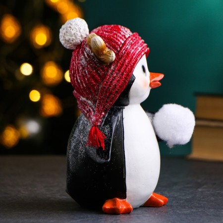New Year's figure "Penguin with a snowball" in the left wing, 14x11.5x17cm-1