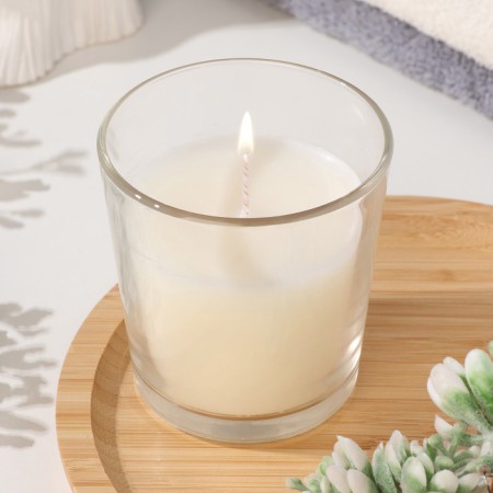 Candle in a smooth glass flavored "French vanilla", 8.5 cm