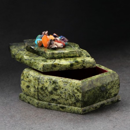 Casket, 13 x 9 x 5 cm, coil-4