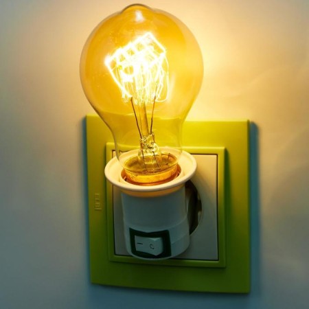 The lamp with a switch in an E27 outlet is 40W white 7x4.5x4.5 cm-5
