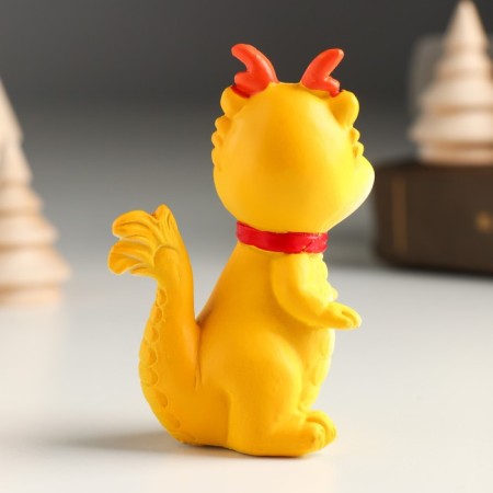 Souvenir Polystone "Little Dragon with Award" MIX 5x4x8 cm-3