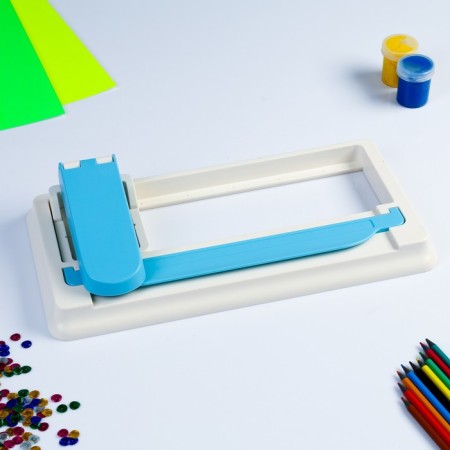 Device-holder for a curly hole hole for the edge