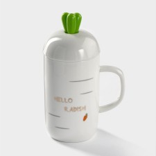 Ceramic mug with a lid and a spoon 