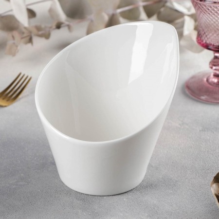 Porcelain dish for Wilmax snacks, 14 × 16 cm, white color